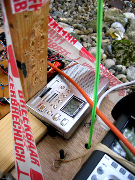 synth-car-radio-pole